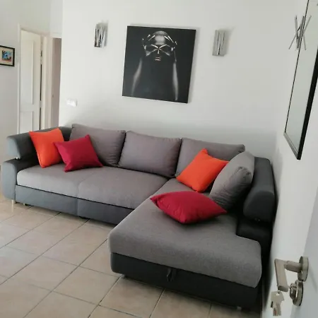 Happy Balcony Apartment *