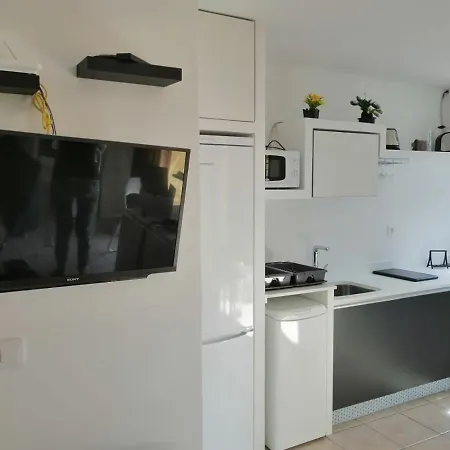 Happy Balcony Apartment *