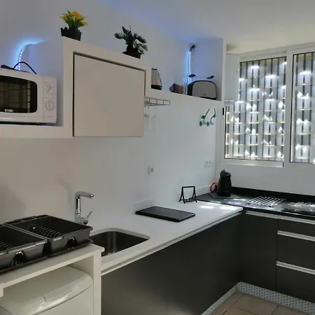 Happy Balcony Apartment